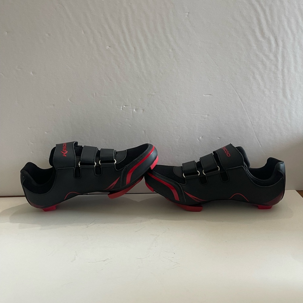 Kescoo Cycling Shoes SPD-SL Delta Cleats Size EU 40 Black Red Never Worn